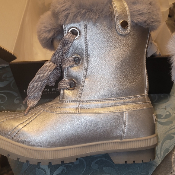 London Fog Silver Duck Boots - Picture 1 of 11
